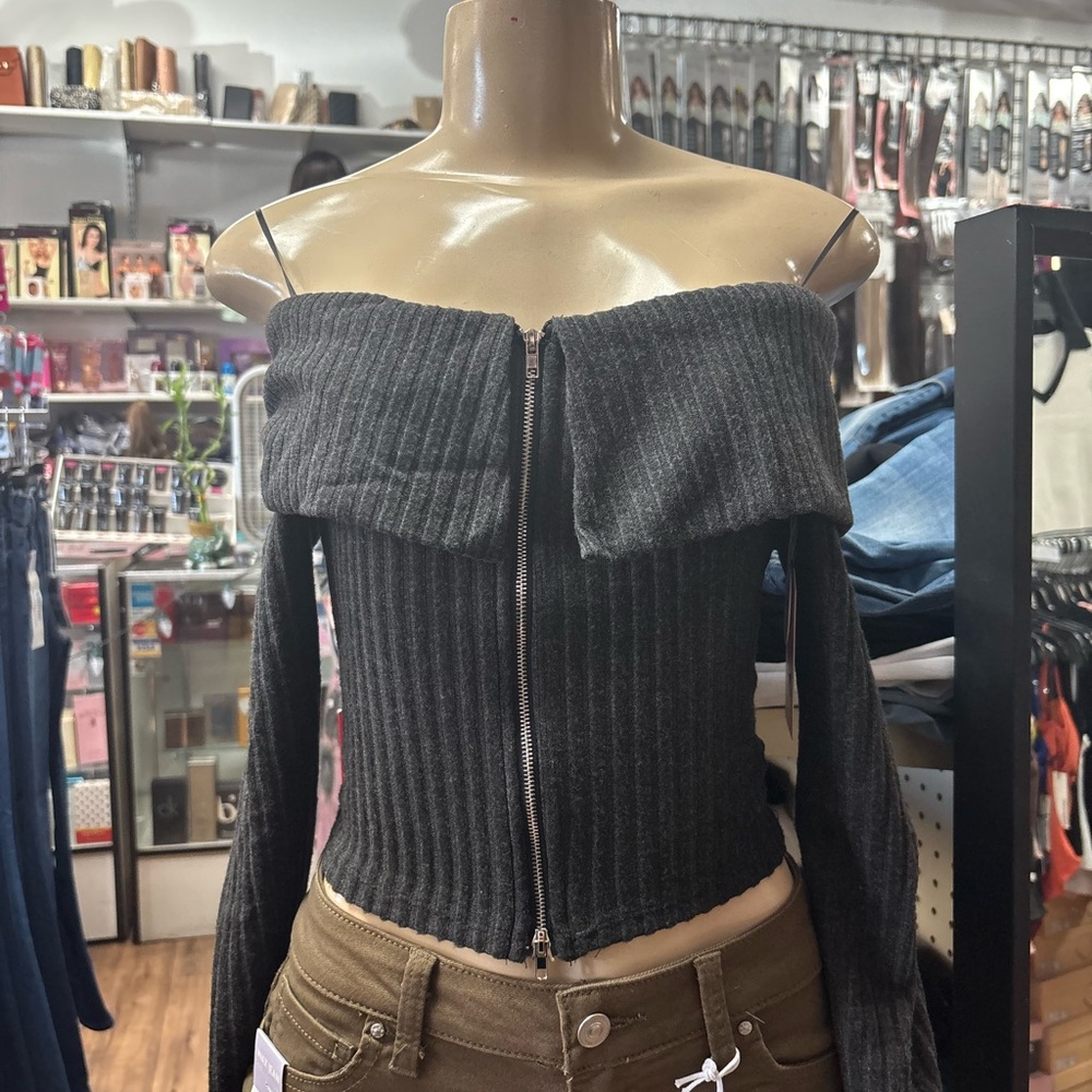 Gray Off-Shoulder Ribbed Top - Picture 5 of 7